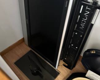 TV and wall mount bracket