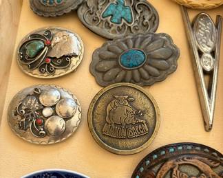 Belt buckles 