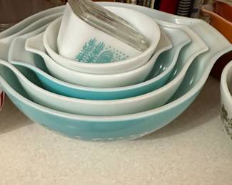 Vintage Amish blue stacking cinderella bowls complete set excellent condition 
