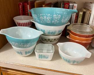 Vintage Amish blue stacking cinderella bowls complete set excellent condition 