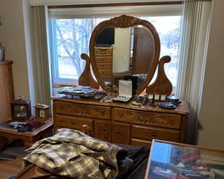 Mirrored dresser 