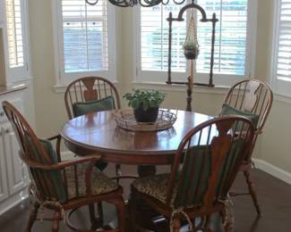 Breakfast Table & 4 Chairs W/Leaf