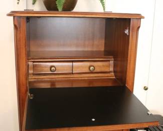 Lexington Gentleman's Chest W/Shaving/Valet Cabinet