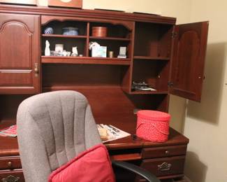 Computer Desk W/Hutch