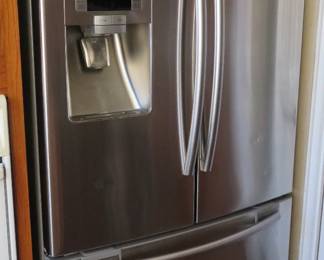 Stainless bottom freezer refrigerator