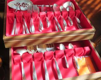 Silverplate flatware set - 1950's Holmes & Edwards Romance