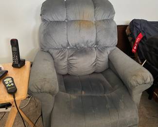 Working Sit to stand chair. Needs cleaning or covering. 