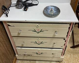 Vintage dresser. 