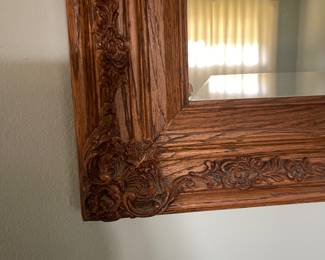 Closer look at the etching on the mirror. 