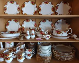 Set of Royal Albert "Old Country Roses"