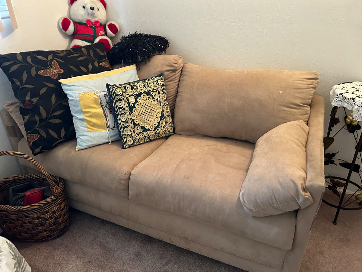 Cute Costa Mesa Estate Sale! 50 off Saturday starts on 3/1/2024