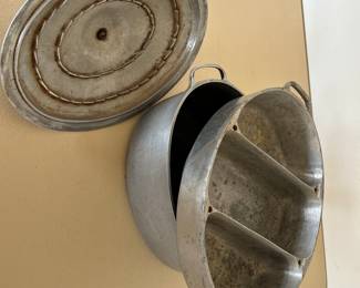 Aluminum cooking pots