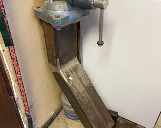 Mounted Bench Vise