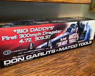 1:16 Scale Top Fuel Dragster - Matco Tools