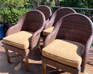 4 very nice patio chairs!