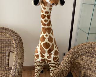 LARGE STUFFED TOY GIRAFFE