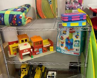 SHELVING AND TOYS