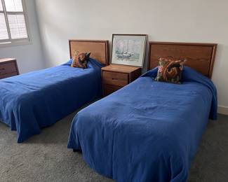 Twin beds 