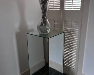 Mirrored column 