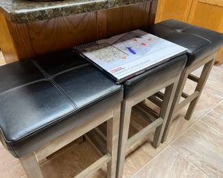 3 bar stools