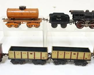 1011 IVES TRAIN O GAUGE #1120 LOCOMOTIVE WITH 5 CARS