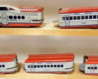 1175 O GAUGE TIN LITHO UNION PACIFIC TRAIN ENGINE WITH 4 CARS