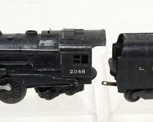1117 LIONEL TRAIN O GAUGE #2046 LOCOMOTIVE WITH #2046W TENDER