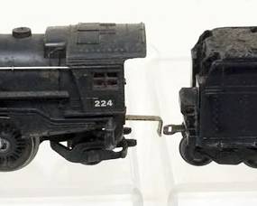 1122 LIONEL TRAIN O GAUGE #224 LOCOMOTIVE WITH #2224W TENDER