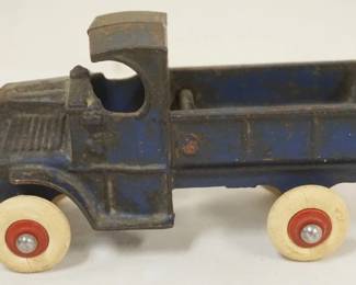 1227 ANTIQUE CAST IRON TOY TRUCK, APPROXIMATELY 4 1/2 IN X 2 1/2 IN H