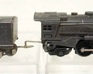 1109 LIONEL TRAIN O GAUGE #1666E LOCOMOTIVE WITH TENDER