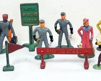 1218 GROUP OF ASSORTED CAST METAL FIGURES, APPROXIMATELY 3 1/2 IN H