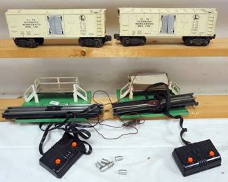 1151 LIONEL O GAUGE TRAIN 2 CARS, #3472 MILK CARS