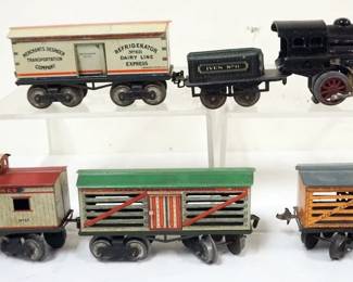 1002 IVES TRAIN O GAUGE #1118 LOCOMOTIVE WITH 4 CARS