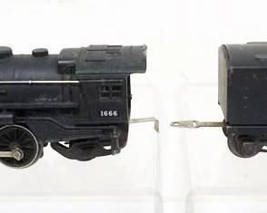 1125 LIONEL TRAIN O GAUGE #1666 LOCOMOTIVE WITH #2689W TENDER