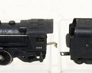 1124 LIONEL TRAIN O GAUGE #1666 LOCOMOTIVE WITH #2046W TENDER