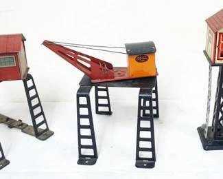 1216 MARX O GAUGE TRAIN 2 CRANES AND 2 TELEGRAPH TOWERS