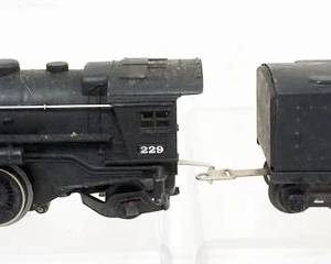 1118 LIONEL TRAIN O GAUGE #229 LOCOMOTIVE WITH #2689W TENDER