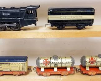 1160 MARX O GAUGE TRAIN, LOCOMOTIVE WITH 4 CARS