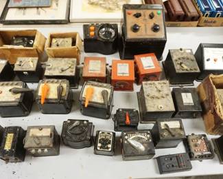 1247 COLLECTION OF MODEL TRAIN TRANSFORMERS