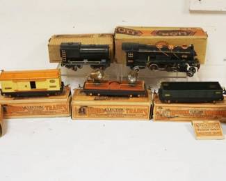 1071 LIONEL TRAIN O GAUGE #260E ENGINE WITH 5 CARS AND TENDER. #812, #814, #815, #817 AND #820. SOME WITH BOXES