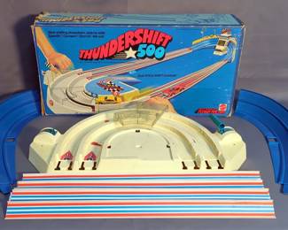Mattel Hot Wheels Flying Colors Thundershift 500 Race Track