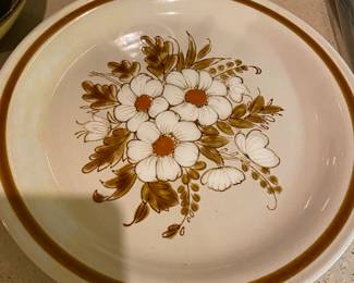 Mountain Wood Collection "Dried Flowers" Stoneware Dinner Plate