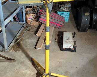 Chicago Electric Twin Lamp Halogen Flood Light, Portable Worklight,On Metal Stand, One Light Needs Bulb, Powers On