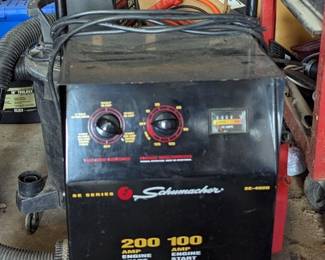 Schumacher SE Series Rolling Battery Charger With Engine Start, Model SE-4020, 31" x 13" x 12", Powers On
