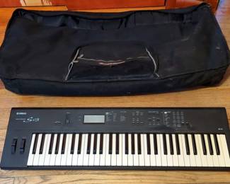 Yamaha So3 Music Synthesizer, In Soft-sided Road Runner Carry Case
