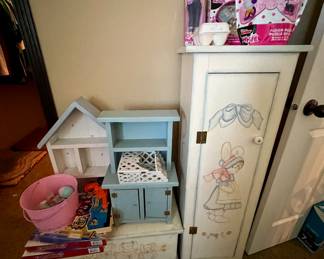 Children's trunk and toys