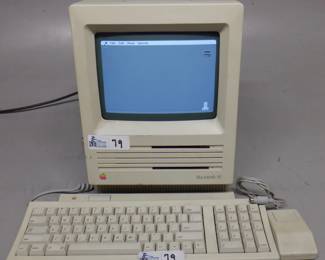 MCINTOSH SE COMPUTER WITH KEYBOARD AND MOUSE