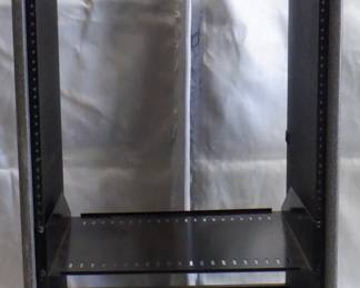 ROLLING EQ RACK WITH SHELF (43"HX21"WX18"D)