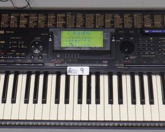 YAMAHA PSR-520 KEYBOARD