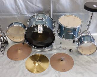 PEARL ROADSHOW JUNIOR DRUMSET